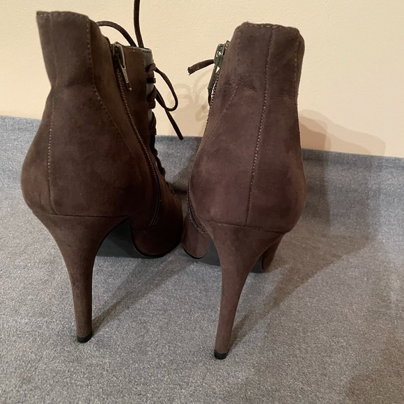 Style & Company Casie Olive Green & Black Suede/ Leather Bootie Boot. Size 9 - Picture 4 of 6